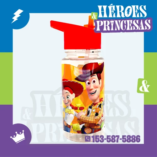 Botella infantil con pico rebatible y diseño de personajes de Toy Story. Incluye correa. Ideal para hidratación escolar o salidas.