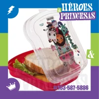 Lunchera rosa infantil con diseño Casa de Muñecas, abierta con sándwich adentro – Héroes y Princesas Lanús Argentina
